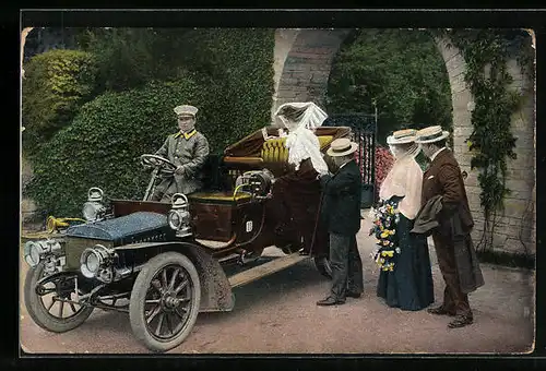 AK Herrschaften steigen in ihr Auto ein