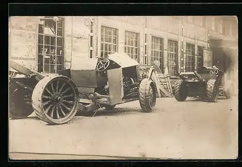 Foto-AK Lastkraftwagen-Chassis in einem Hof