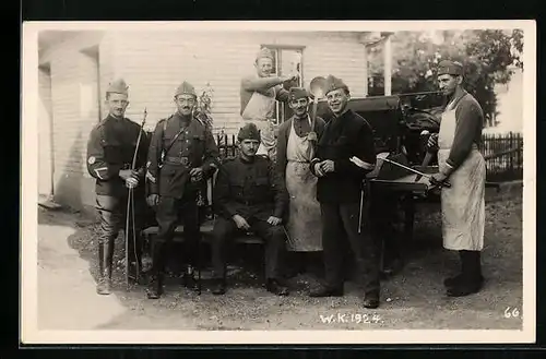 Foto-AK Schweizer Soldaten an einer Feldküche