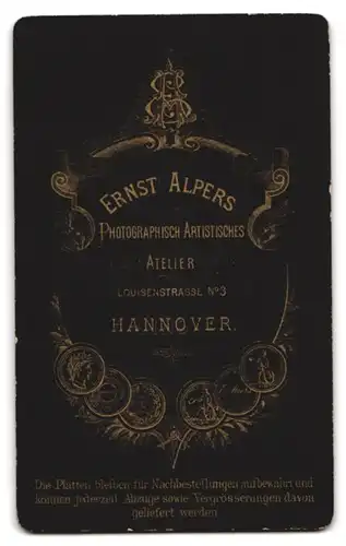 Fotografie Ernst Alpers, Hannover, junger Mann im Anzug mit Fliege