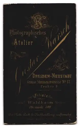 Fotografie Gustav Karsch, Dresden, niedliches kleines Mädchen im langen Kleid mit Sommerhut und Gerte