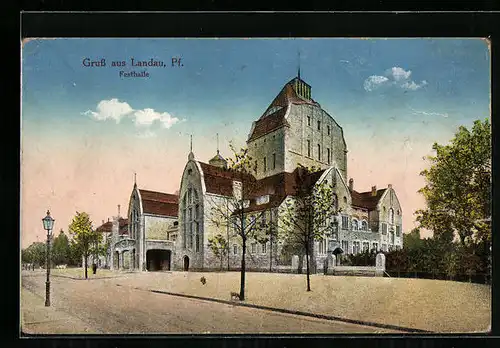 AK Landau /Pf., Strassenpartie mit Festhalle