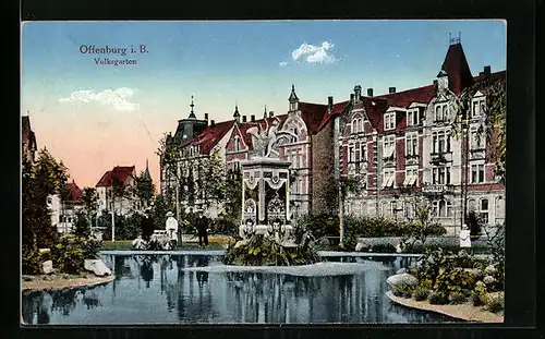 AK Offenburg i. B., Volksgarten mit Besuchern