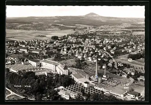 AK Salach /Württ., Gesamtansicht mit Fabrik aus der Vogelschau