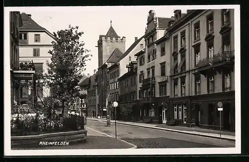 AK Rheinfelden, Strassenpartie mit Turmgebäude