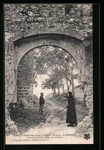 AK Bavas, Vieille Porte et Allée du Chateau