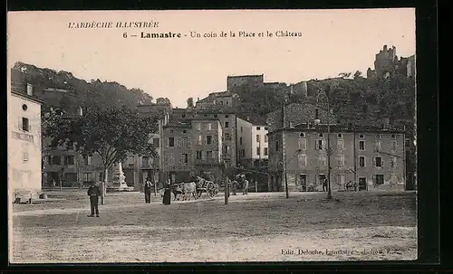 AK Lamastre, Un coin de la Place et le Château