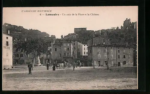 AK Lamastre, Un coin de la Place et le Château
