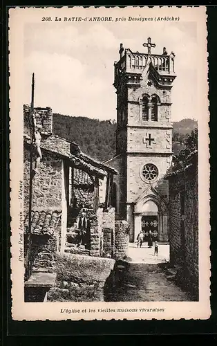 AK La Batie-d`Andore, L`église et les vieilles maisons vivaraises