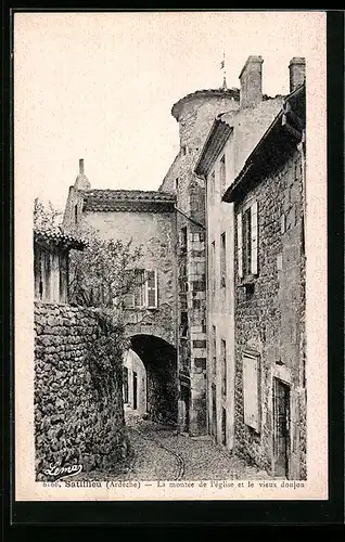 AK Satillieu, La montée de l`église et le vieux donjon