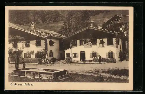 AK Wallgau, Strassenpartie mit Brunnen