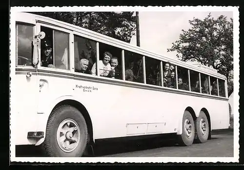 Foto-AK Gera, Bus des Stadtverkehrs Gera GmbH mit Fahrgästen