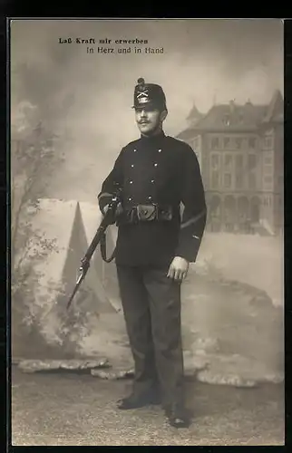 AK Lass Kraft mir erweben in Herz und Hand, Soldat mit Gewehr