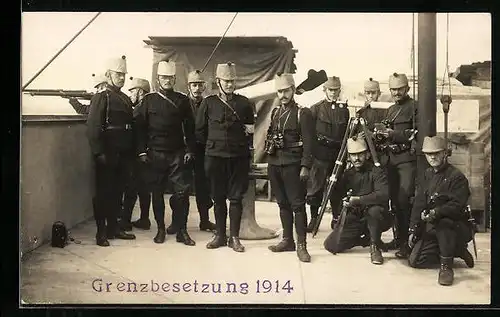 Foto-AK Grenzbesetzung 1914, Soldatengruppe auf Posten