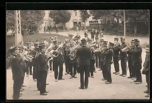 Foto-AK Soldatenorchester bei einem Platzkonzert
