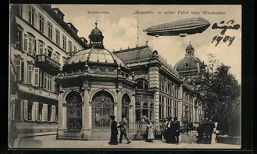 AK Wiesbaden, Kochbrunnen, Zeppelin in voller Fahrt