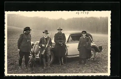 AK Jäger mit Chauffeur am Auto