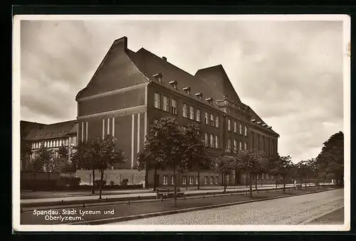 AK Berlin-Spandau, Städt. Lyzeum und Oberlyzeum