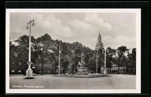 AK Genthin, Hindenburgplatz mit Denkmal