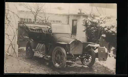 Foto-AK Mercedes Auto im Winter in schlammiger Einfahrt, Cabriolet
