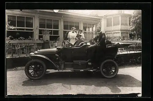 Foto-AK Stolze Herren im Auto, Cabriolet