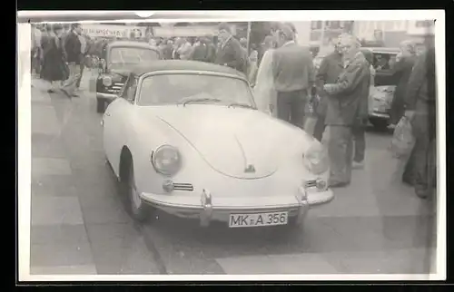 Foto-AK Auto vom Typ Porsche 356 auf einer Messe