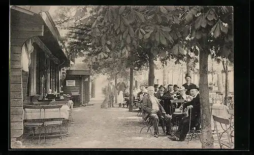 AK Berlin-Grunewald, Gasthaus Carl Husters Waldschänke mit Gästen