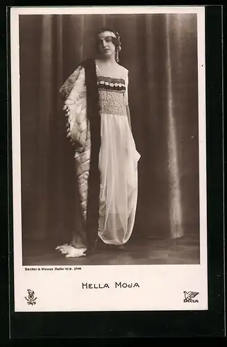 AK Schauspielerin Hella Moja mit Kleid