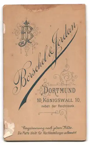 Fotografie Borschel & Jordan, Dortmund, Königswall 10, Bürgerlicher mit Vollbart und weisser Fliege