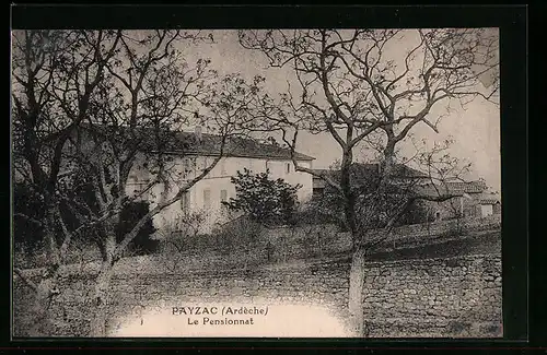 AK Payzac, Le Pensionnat