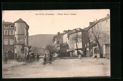 AK Les Vans, Place Henri Thibon