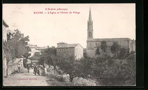 AK Banne, L`Eglise et l`Entrée du Village