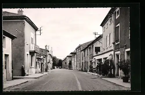 AK Charmes-sur-Rhone, Entrée du Village, cote sud et Hotel du Midi