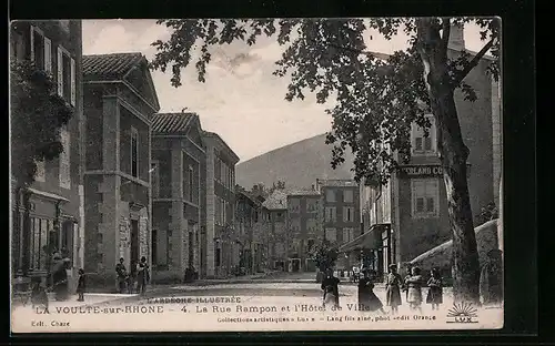 AK La Voulte-sur-Rhone, La Rue Rampon et l`Hotel de Ville