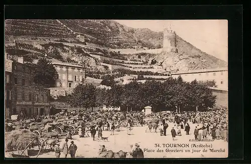 AK Tournon, Place des Graviers un jour de Marché