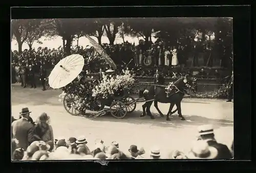 AK Montreux, Fête des Narcisses, Blumenwagen mit Papierschirmen