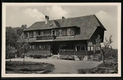 AK Badenweiler, Häuseransicht mit Grünanlage