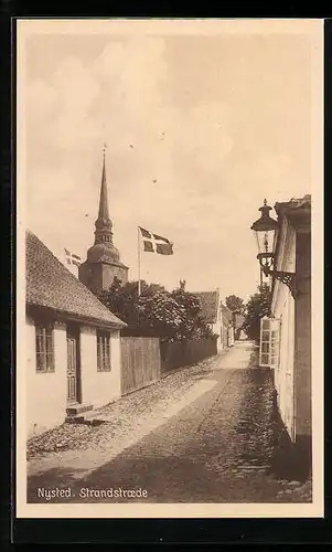 AK Nysted, Strandstraede, Strassenpartie mit Kirchblick