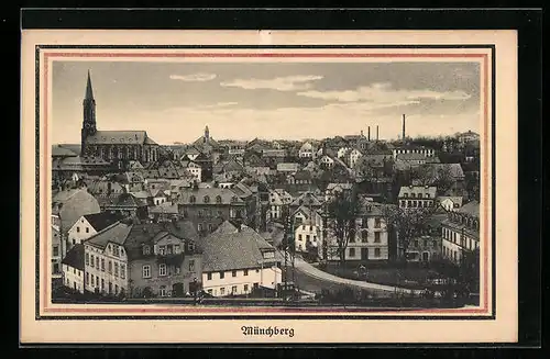 AK Münchberg, Totalansicht aus der Vogelschau, mit schwarz-weiss-rotem Rahmen
