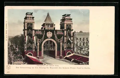 AK Berlin, Ehrenpforte mit Zuschauersitzen am Pariser Platz zum Einzug des Kaisers Franz Josef