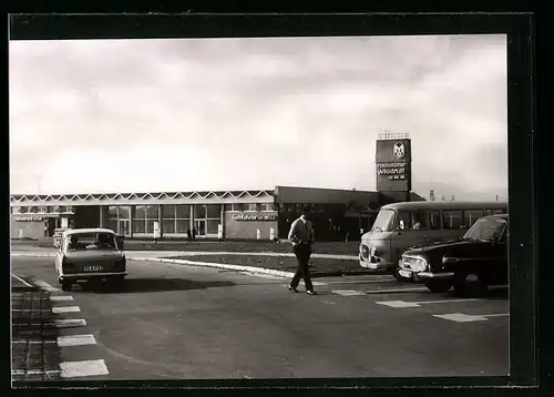 AK Wilsdruff, Ansicht der Autobahn-Raststätte, Parkplatz