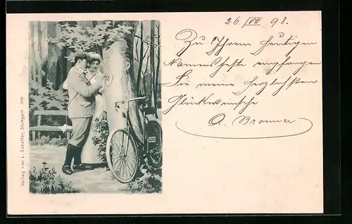 AK Herr schnitzt ihrer beiden Initialien in einen Baum, Fahrrad
