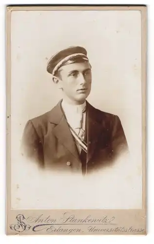 Fotografie Anton Stankewitz, Erlangen, junger Student im Anzug mit Couleur, 1898