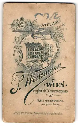 Fotografie S. Weitzmann, Wien, Calvarienberggasse 37, Ansicht Wien, Blick auf das Ateliersgebäude, Monogramm