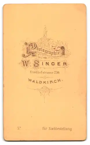 Fotografie W. Singer, Waldkirch, Pfarrer im Talar mit Collar