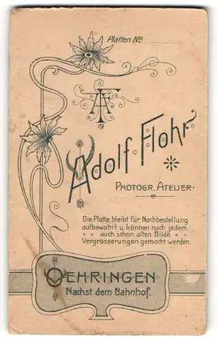 Fotografie Adolf Flohr, Oehringen, blühnede Blumen umranken Namen des Fotografen, Monogramm