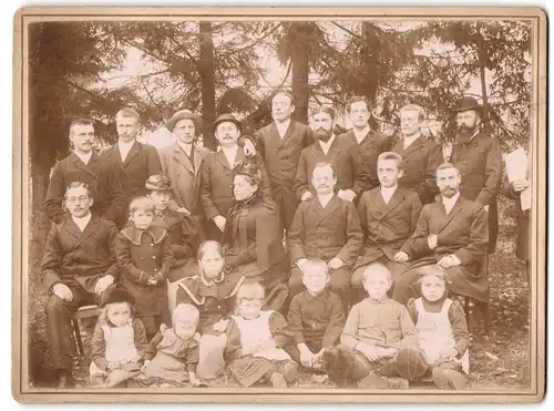 2 Fotografien unbekannter Fotograf, Ansicht Dassel, Predigerseminar 1894 im Schloss Erichsburg, Seminarteilnehmer