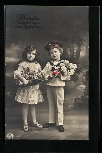 Foto-AK R & K / L Nr. 8376/6: Geburtstagsgruss, kleines Matröschen mit Mützenband Hohenzollern nebst Freundin