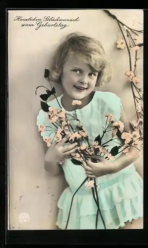 Foto-AK R & K / L Nr. 9120/4: Geburtstagsgruss, Mädchen mit Blumen