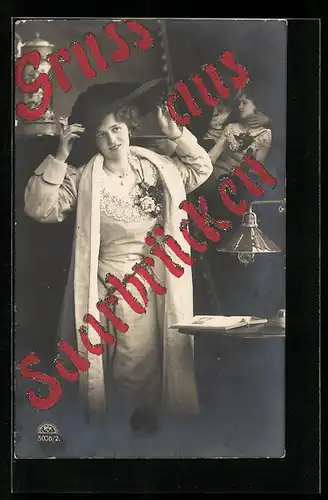 Foto-AK R & K / L Nr. 5036/2: Dame im Kleid mit Mantel